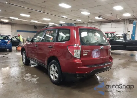 2011 Subaru Forester 2.5X z USA, uszkodzony, nr VIN JF2SHABCXBH701567